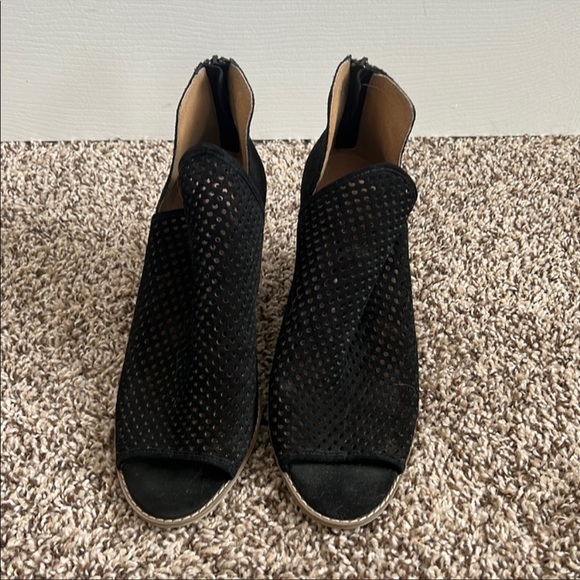 Nordstrom Shoes - Suede wedge cage sandals, EUC